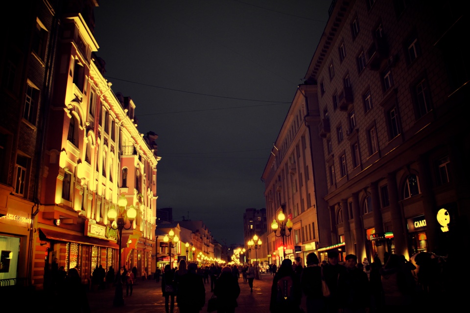 Был вечер пуст. Старый Арбат. Старый Арбат Москва вечером. Москва ночной Арбат улицы. Москва улица Арбат летом ночью.