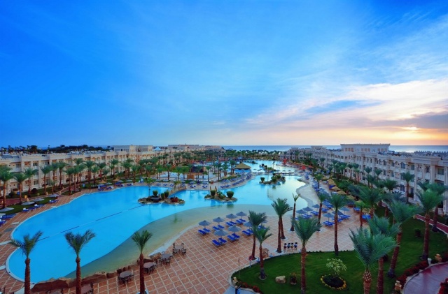 1éj Kairó 4* + 1éj Luxor 5* + 5éj Hotel Pickalbatros Albatros Palace Resort 5* Hurghada