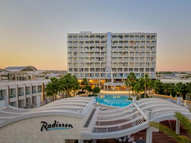 Radisson Beach Hotel ***** Dél-Ciprus, Larnaca