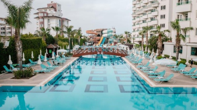 Wyndham Garden Lara Hotel ****  Antalya (Ex - Lara Family Club)