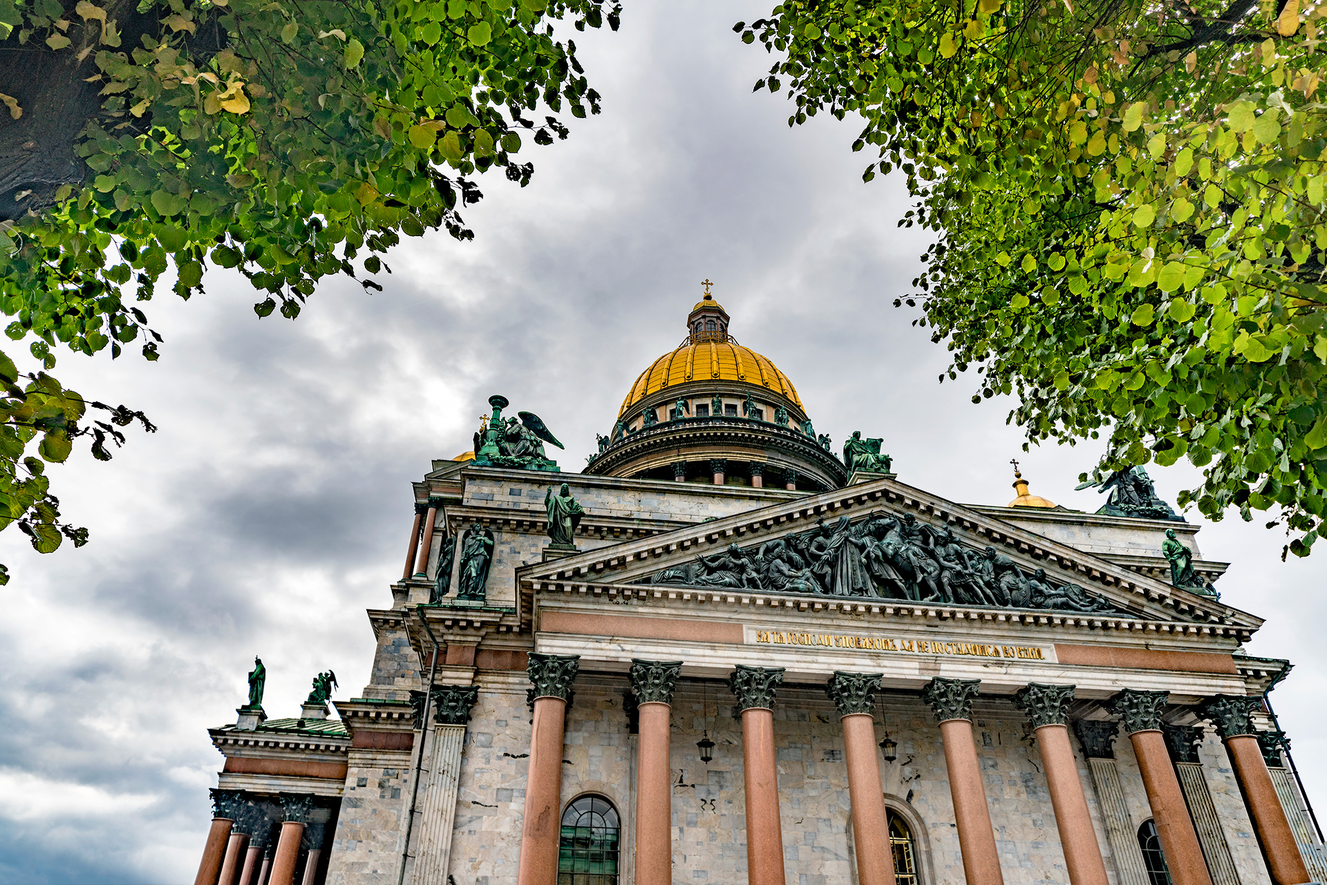 Исаакиевский собор в Санкт-Петербурге four Seasons