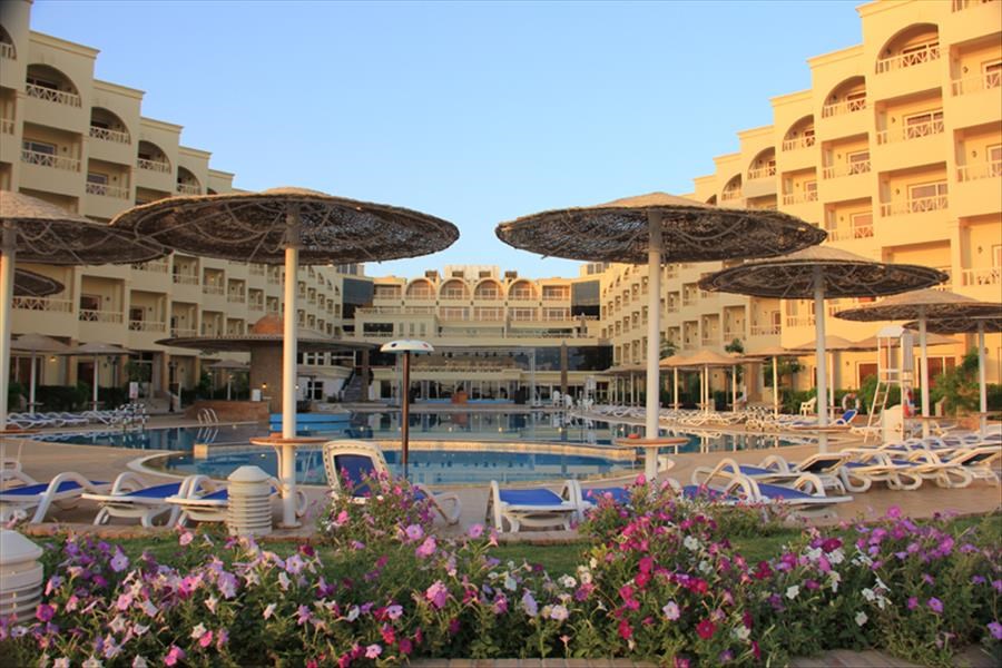 Египет amc royal hotel spa. Отель АМС Роял Хургада Египет. AMC Royal 5 Египет. AMC Royal Hotel Spa 5. АМС Азур рояль 5 Хургада.